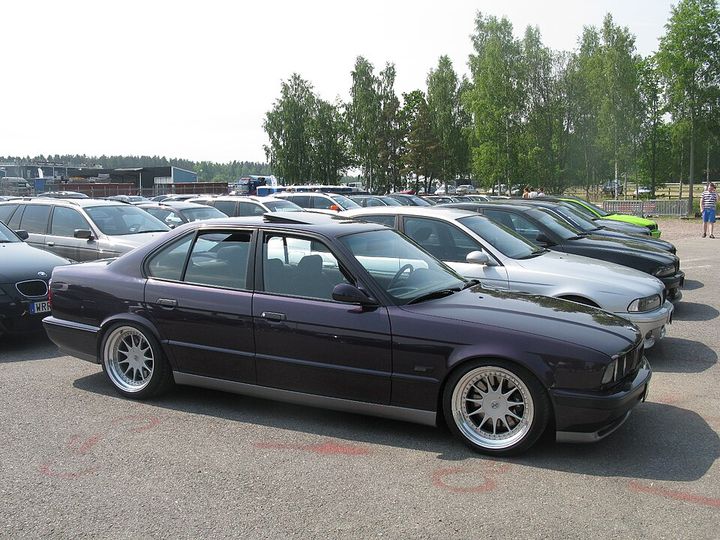 BMW M5 E34, 1988–1995